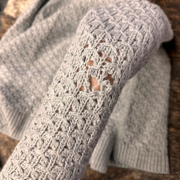 Banana Republic Women's Heather Gray Textured Sweater - Picture 4 of 4